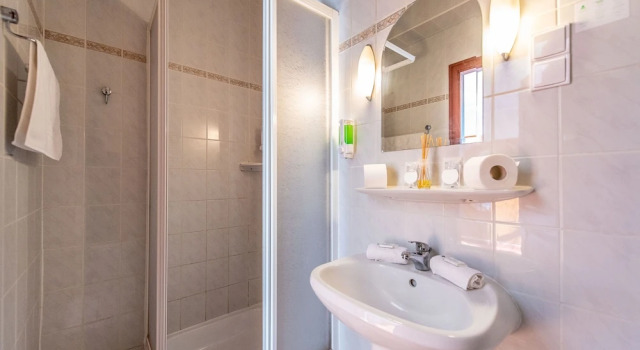 Трёхместный номер Standard с балконом Korona Panzió Budapest
