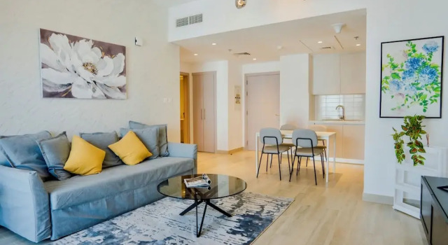 Апартаменты Deluxe Maison Privee - Modern Yas Island Escape w/ Peaceful Canal Views