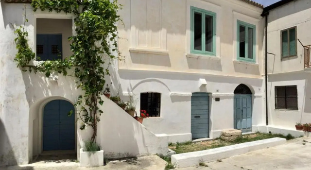 BORGO PETELIA, Casa Centro, Antica abitazione calabrese con giardino, ristrutturata, Varaa Hotelli Strongoli Calabria