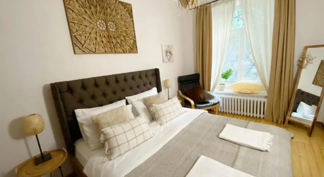 100 m to Istiklal with priv Garden - 2 Bathroom - 2 Bedroom, Boek Hotel Hotels in Beyoglu met parkeren, Parkeren