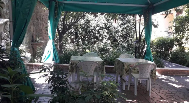 Gioia Guest House, Забронировать Отель «постель и завтрак» Отели Рима с парковкой, рядом с Piazza San Giovanni in Laterano, Парковка