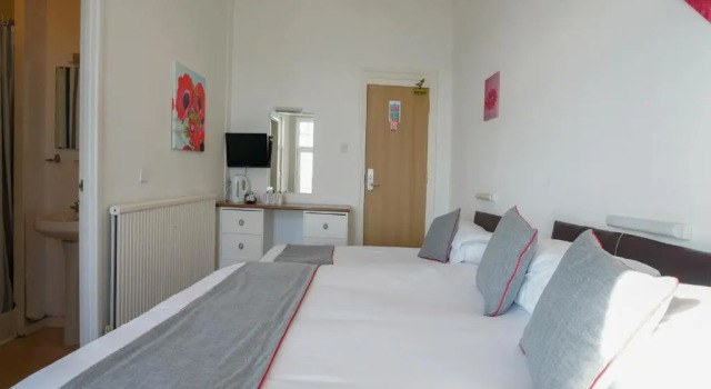 Семейный номер Standard с 3 комнатами с балконом и с красивым видом из окна Shanklin Beach Hotel