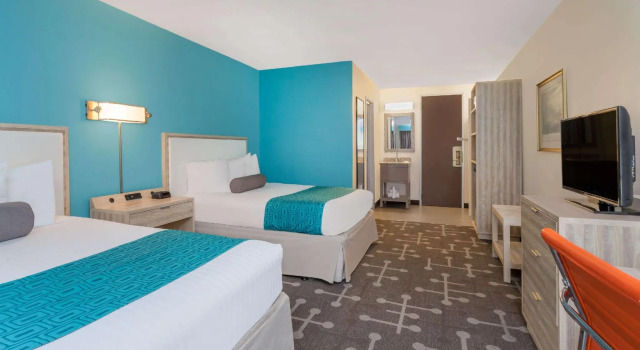 Четырёхместный номер Standard Howard Johnson by Wyndham Mystic