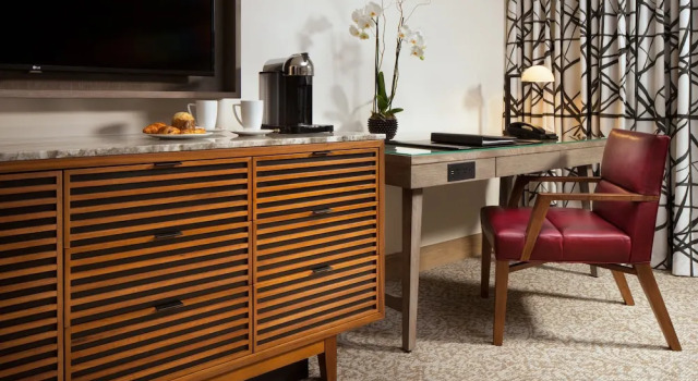 Четырёхместный номер Standard с балконом The Canyon Suites at The Phoenician, Luxury Collection