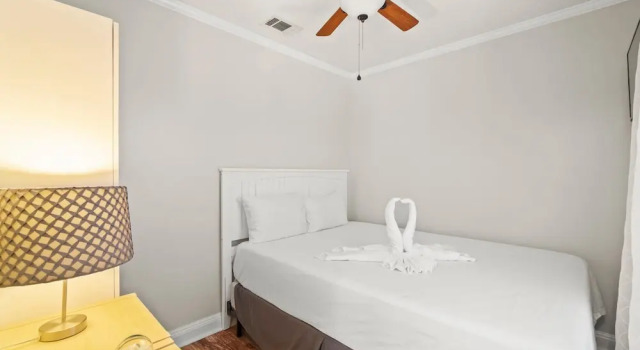 7904 Surf Dr #7, Book Lejlighed Hoteller i Lower Grand Lagoon med parkering, Parkering