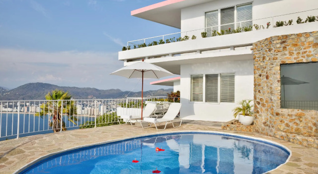 Shared Pool Twin Casita Las Brisas Acapulco