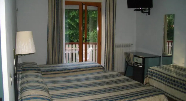 Четырёхместный номер Standard King Hotel