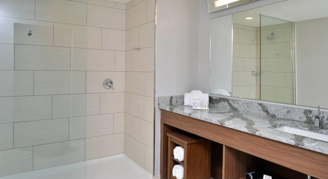 Четырёхместный люкс с 2 комнатами Courtyard by Marriott Charlotte Steele Creek