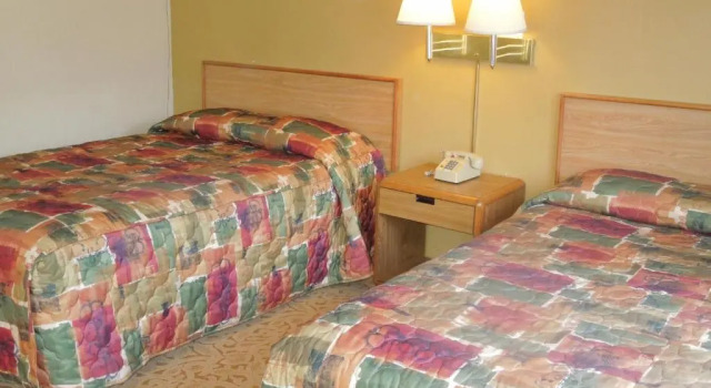 Четырёхместный номер Standard Red Lion Motel Southampton