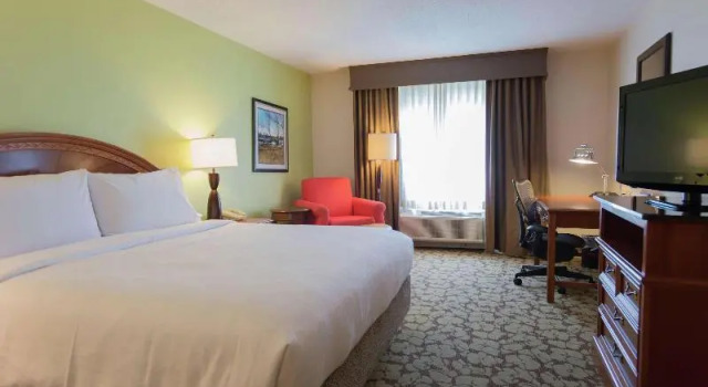 Номер Premium Hilton Garden Inn Islip/MacArthur Airport