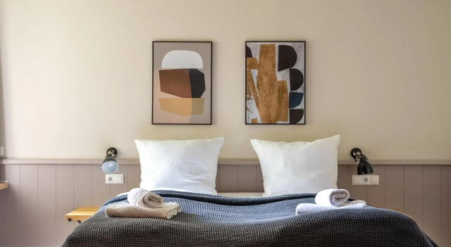 Schoenhouse Avenue by Limehome