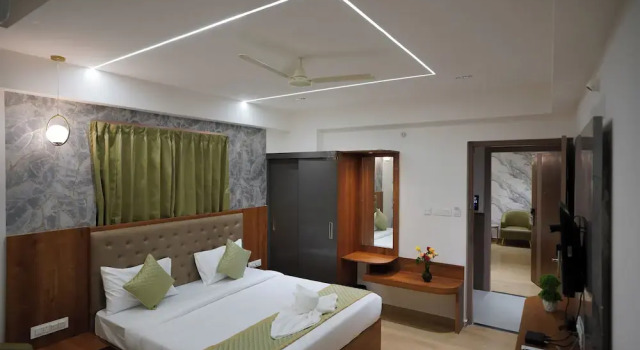 Двухместный номер Deluxe с балконом и с видом на город VISTHARA a unit of Suraksha Stay
