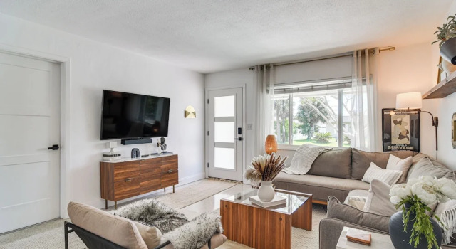 Redington Beach Coastal Retreat - Walk to Beach!