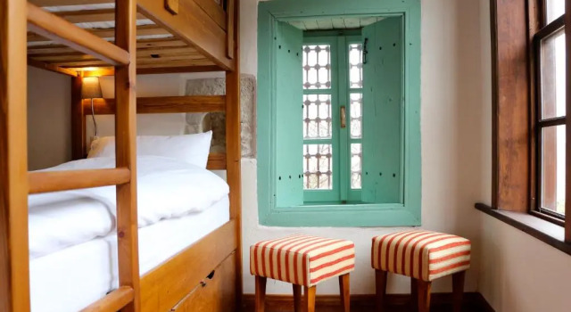 Кровать в общем номере Stone City Hostel