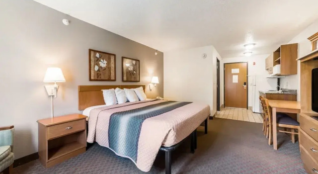 Home Towne Suites O'Fallon, Book Hotel O'Fallon Illinois