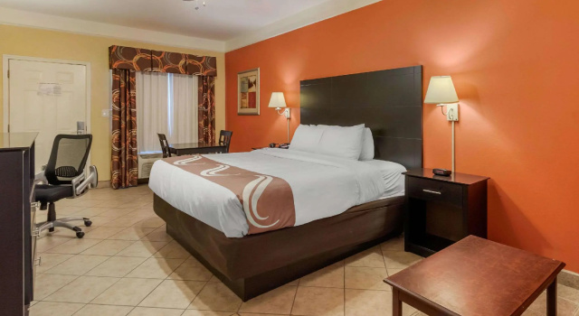 Двухместный номер Standard Quality Inn & Suites at The Outlets Mercedes-Weslaco