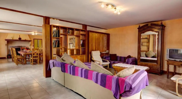 Grande Maison Authentique avec Jardin Privé, Terrasse et VTT - Hébergement pour 15 Personnes - FR-1-496-109, Prenota Hotel Luré Francia