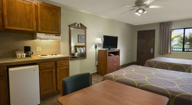 Четырёхместный номер Standard Super 8 by Wyndham South Padre Island