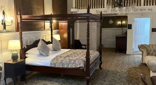 Номер Presidential с видом на сад Langtry Manor Hotel