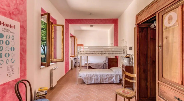 Кровать в общем номере ecOstello Magliano Sabina
