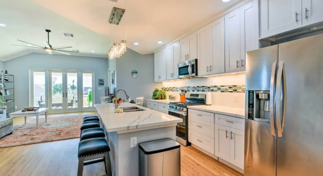 Коттедж < 1 Mi to Coast: Jamaica Beach Home w/ Pool Access