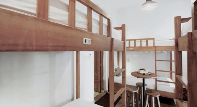 Кровать в общем номере (женский номер) Adhisthana Hotel Yogyakarta