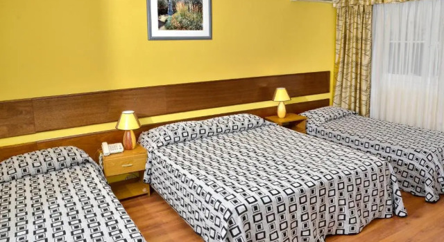Standardowy czteroosobowy pokój Hotel Hispano