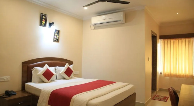 Hotel Kumud Plaza
