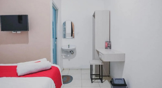 RedDoorz near Jalan Soeprapto Bengkulu