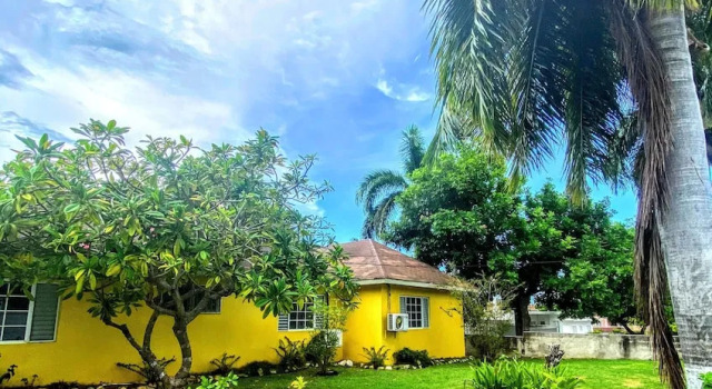 Вилла Yancey Largo Villa Perfect Jamaica Ironshore Getaway w Private Pool and Onsite Staff Services by RedAwning