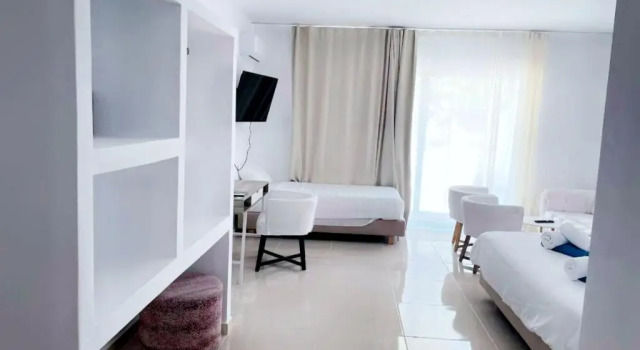 Полулюкс Bamboo Suites Hotel