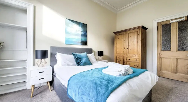 Апартаменты Henderson - New Town Apartment