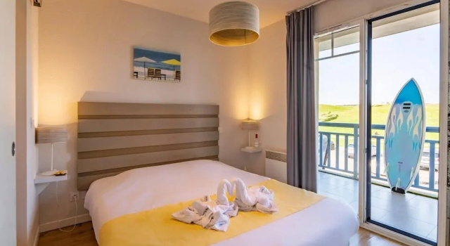 Oceanfront Duplex Retreat in Biscarrosse, Reserva ahora Apartamento Hoteles en Aquitania con piscina, Piscina
