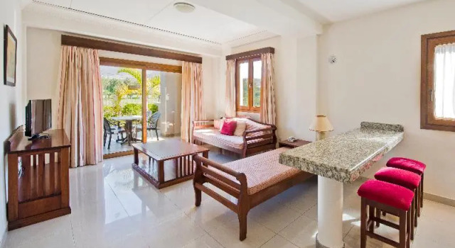 Люкс с балконом и с видом на поле для гольфа Marylanza Suites & Spa