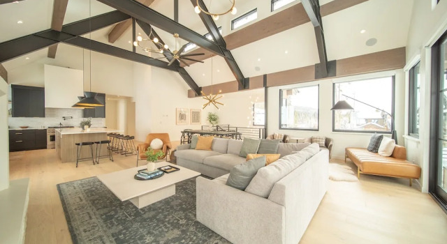 Коттедж Superior с 4 комнатами с балконом и с видом на горы Wolf Rock Home 82