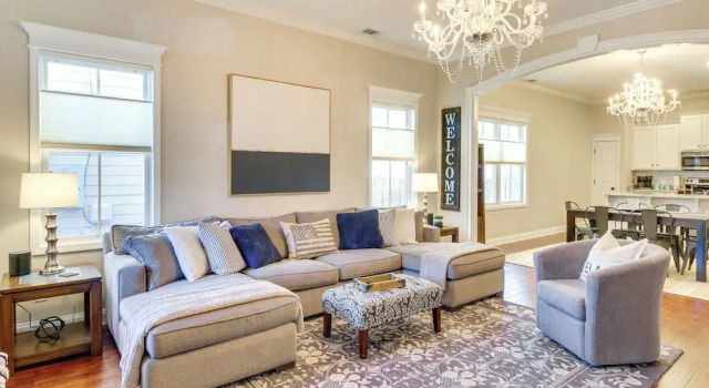 Коттедж Chic Thomas Square Home in Walkable Location