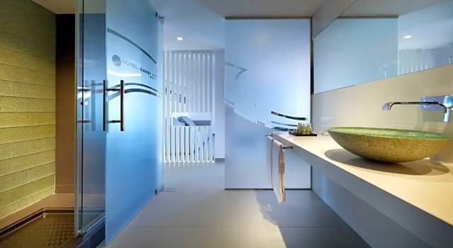 Люкс с частичным видом на море Hotel Garbi Ibiza & Spa