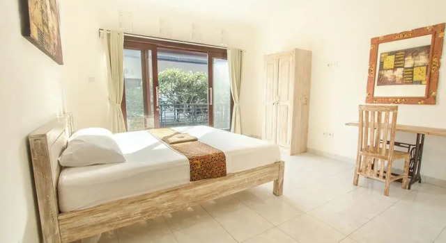 Двухместный номер Standard с балконом Azalea Homestay & Villa