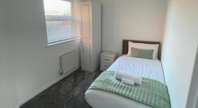 3-bed-sleeps 5 With Garden and Parking, Book Feriehus Sommerhuse i Northamptonshire County, Hytte
