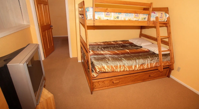 Mammoth Ski & Racquet Club #80 2 Bedrooms 2.5 Bathrooms Condo
