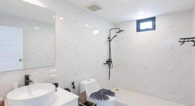 Двухместный номер Deluxe с балконом и с видом на море patong sunset villa Phuket