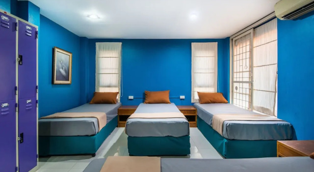 Кровать в общем номере с балконом BGW Phuket - Hostel