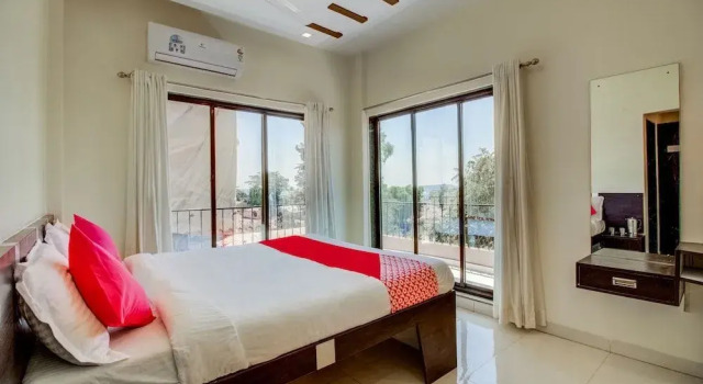 Chinar Residency by OYO Rooms, Забронировать Отель Отели штата Махараштры 3 звезды, 3*
