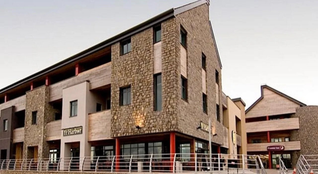 Premier Inn Caernarfon, Забронировать Отель Отели Сноудония с парковкой, Парковка