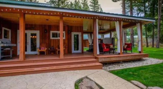 Meadow Wood Lodge in Shugart Flats, Book Feriehus Hoteller i Plain med parkering, Parkering