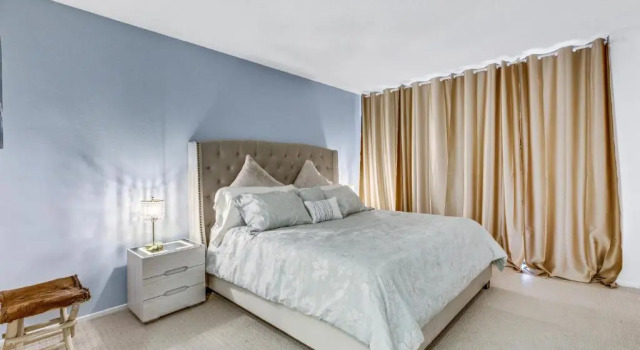 Spacious 2BR Santa Monica Beach Condo, Забронировать Отель Отели Лос-Анджелеса с парковкой, рядом с Chiat-Day Building, Парковка