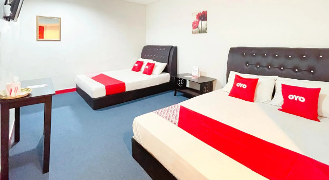 Семейный люкс OYO 90324 Muar Station Hotel