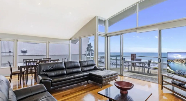 Коттедж Shemara - Idyllic East Beach property with multiple living areas