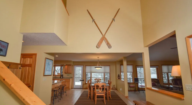 Lured by the Lake 5 Bedroom House, Rezerwuj Hotel Hotele w Swanton z parkingiem, Parking
