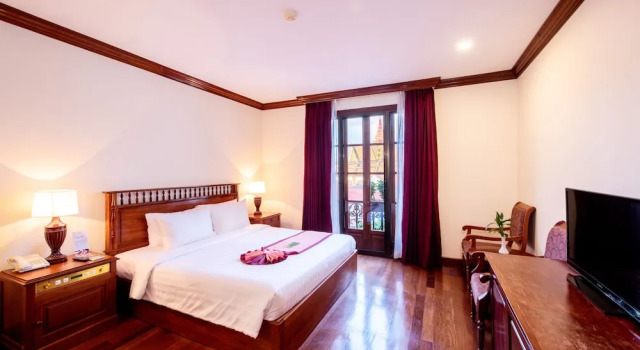 Полулюкс с балконом Steung Siemreap Hotel